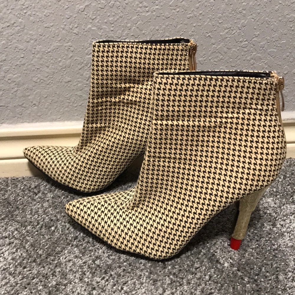 Boots - Picture 3 of 7